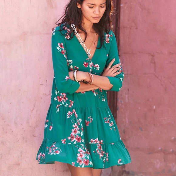 Sezane Dresses & Skirts - SEZANE Aure Dress Green Floral Silk